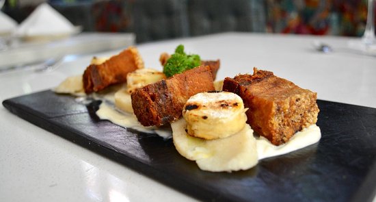 chicharrons con bollo